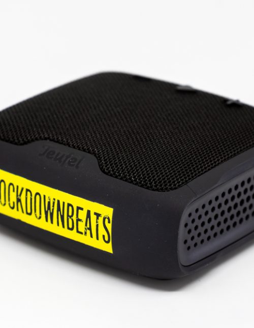 Teufel Boomster Go – Lockdownbeats Edition auf weißem Hintergrund Teufel Boomster Go Lockdownbeats Edition mit gelbem Logo auf weißem Hintergrund